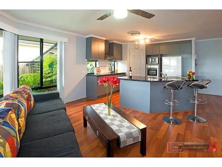 11 Laughlen Chase, Pacific Pines QLD 4211