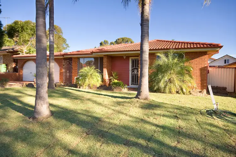 10 Banks Drive, St Clair NSW 2759