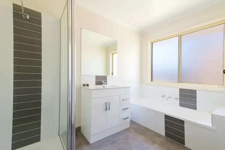 Fifth view of Homely unit listing, 3 20 Ross Street, Colac VIC 3250