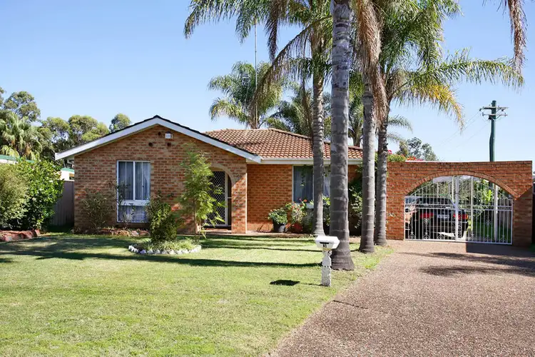 3 Dutch Place, St Clair NSW 2759