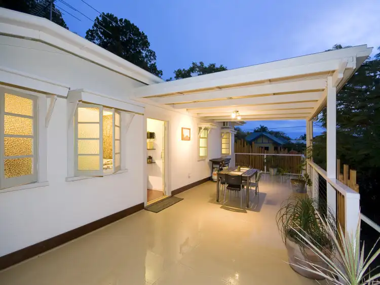 311 Brighton Road, Sandgate QLD 4017