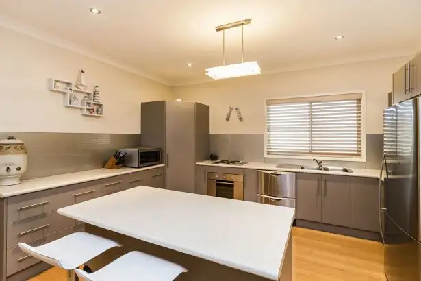 18 Clara Street, Belmont South NSW 2280