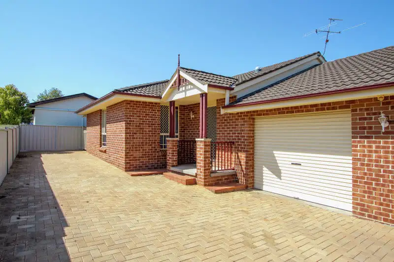 Main view of Homely unit listing, 2/19 John Street, Tamworth NSW 2340