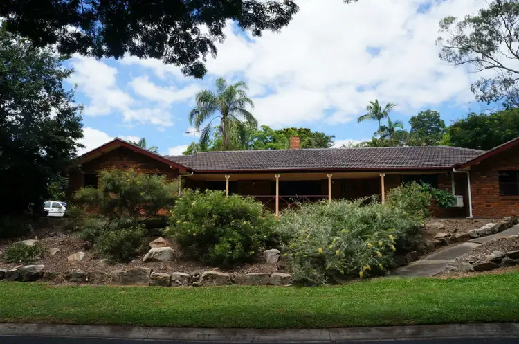 6 Logan Court, Mount Ommaney QLD 4074
