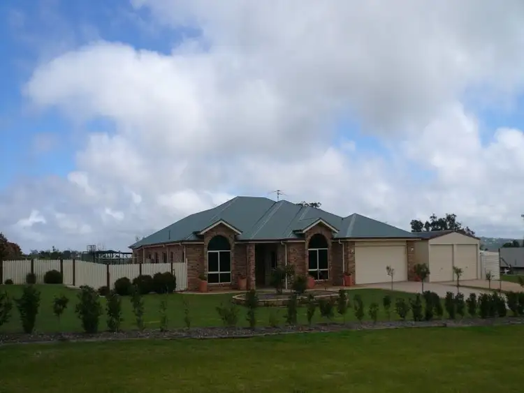 6 Phoebe Court, Cotswold Hills QLD 4350