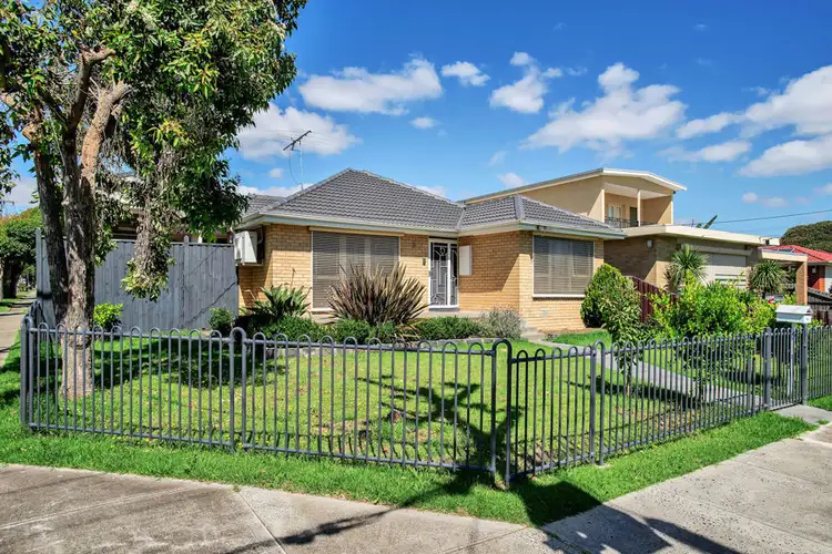 8 Christopher Cres, Tullamarine VIC 3043