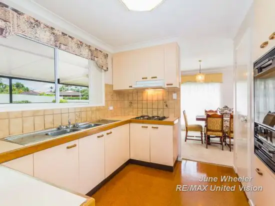 Fourth view of Homely house listing, 2 Hedlow Court, Carindale QLD 4152