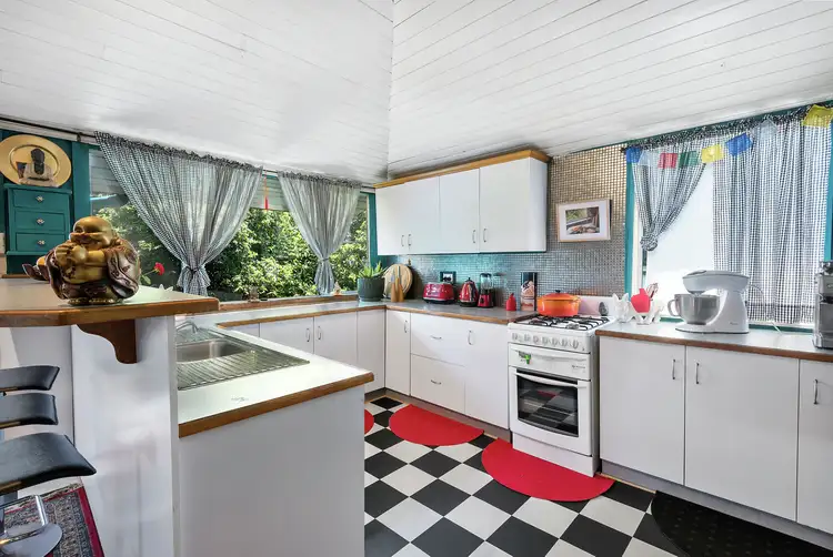 123 Mocatta Street, Goombungee QLD 4354