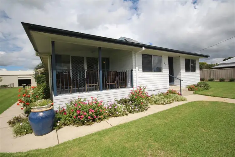 21 Douglas Street, Tenterfield NSW 2372