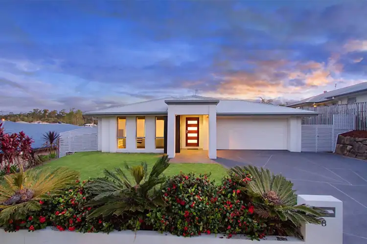 8 Laughlen Chase, Pacific Pines QLD 4211