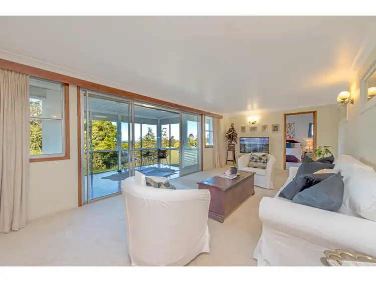 2 Glendower Street, Mount Lofty QLD 4350