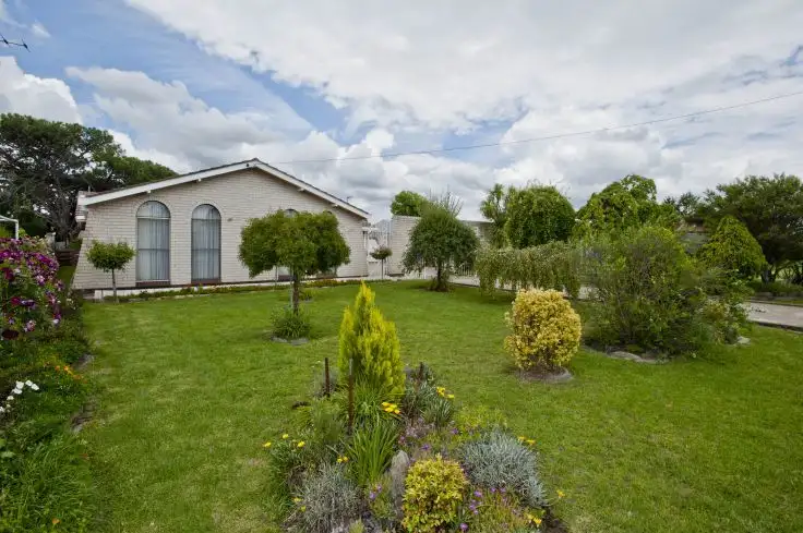 54 Rowan Avenue, Uralla NSW 2358