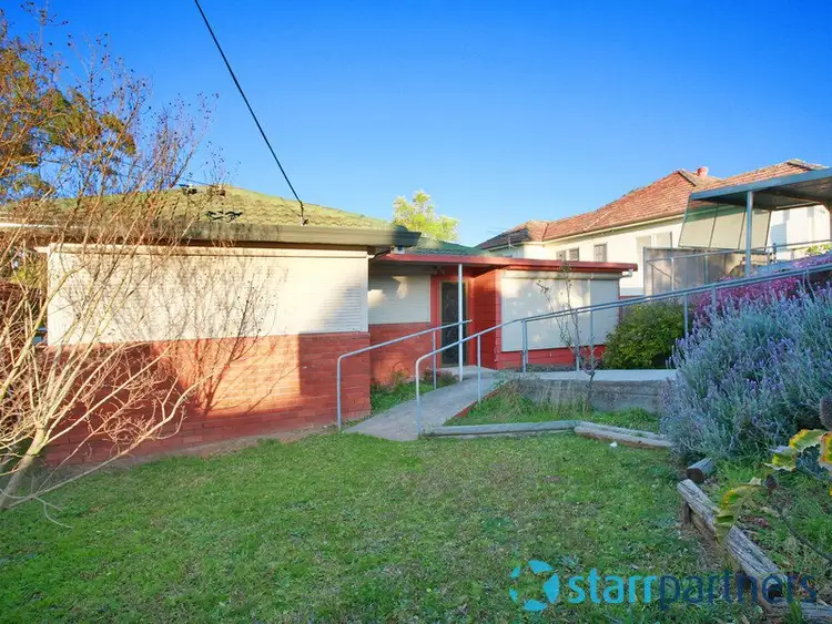 100 College Street, Cambridge Park NSW 2747