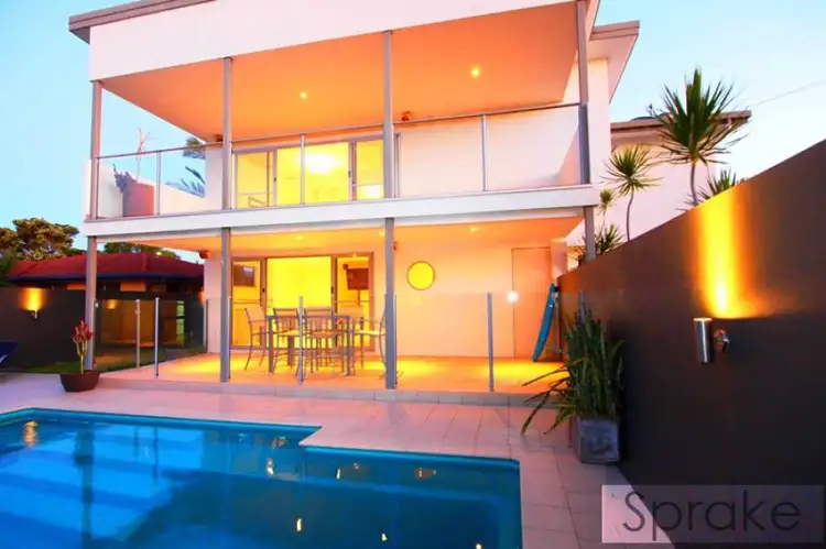 106 Hammond St, Urangan QLD 4655