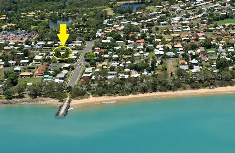 122 Cunningham Street, Urangan QLD 4655