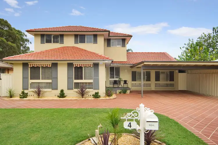 4 Hamlet Close, St Clair NSW 2759