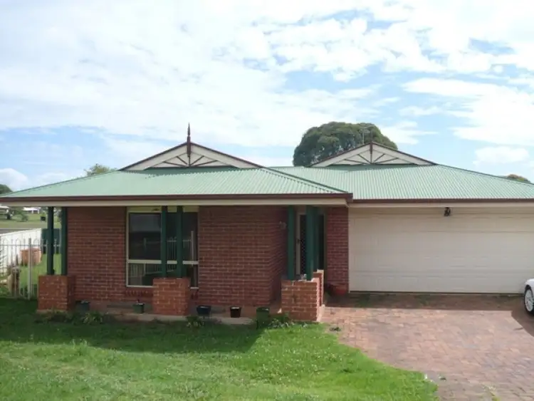 7 Tess Close, Middle Ridge QLD 4350