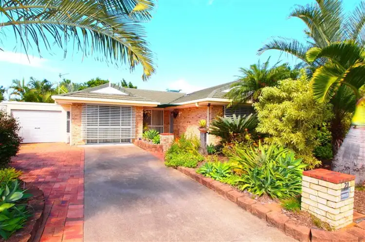 21 Tristania Crescent, Urangan QLD 4655