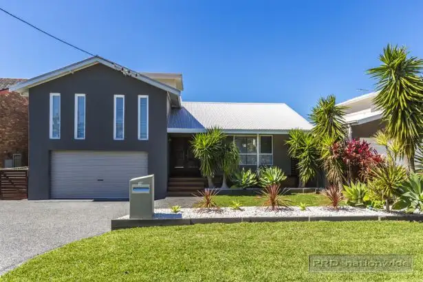 10 Pacific Street, Caves Beach NSW 2281