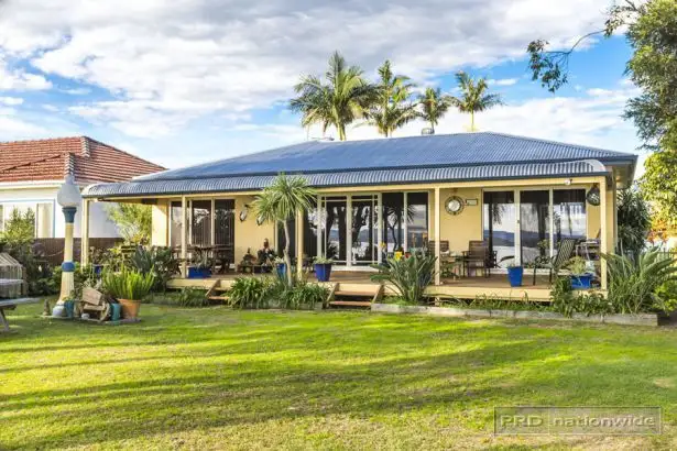 8 Thompson Street, Belmont South NSW 2280