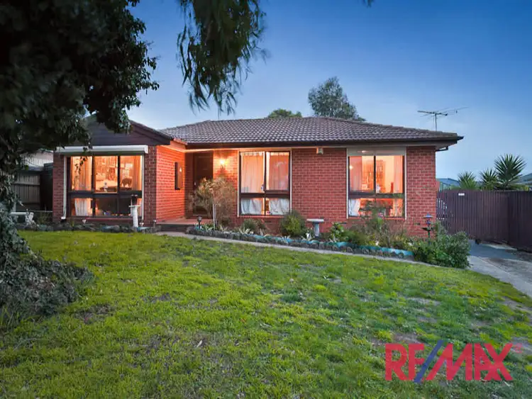 41 Robert Molyneux Avenue, Endeavour Hills VIC 3802