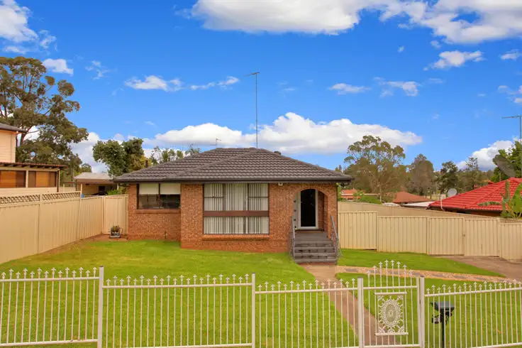 90 Melville Road, St Clair NSW 2759