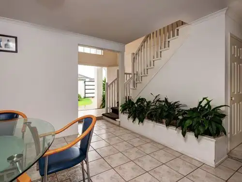 Fifth view of Homely house listing, 2 Leet Court, Arundel QLD 4214