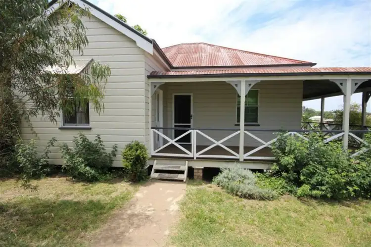 34 Molesworth Street, Tenterfield NSW 2372
