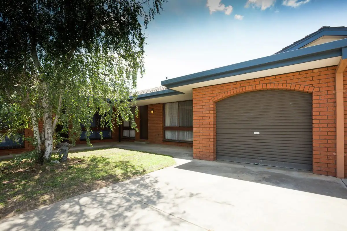 Main view of Homely unit listing, 4/432 Kotthoff St, Lavington NSW 2641