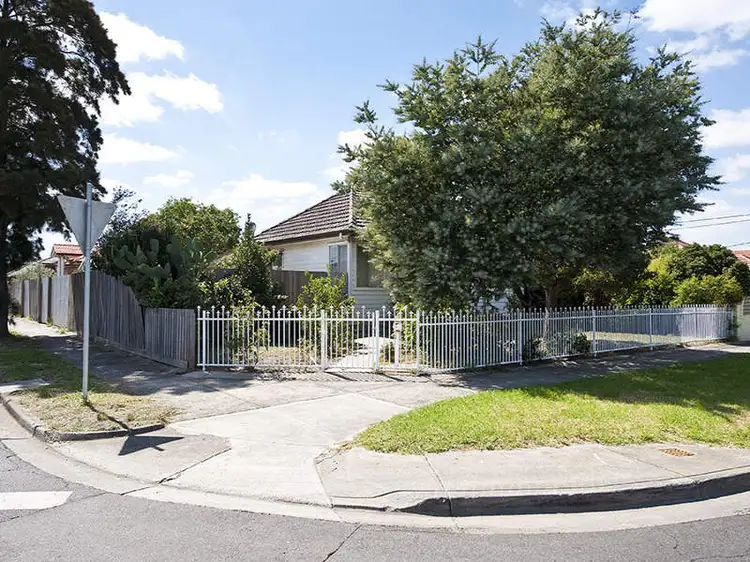 102 Jukes Rd, Fawkner VIC 3060