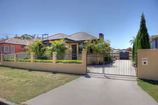 13 York Cr, Belmont North NSW 2280