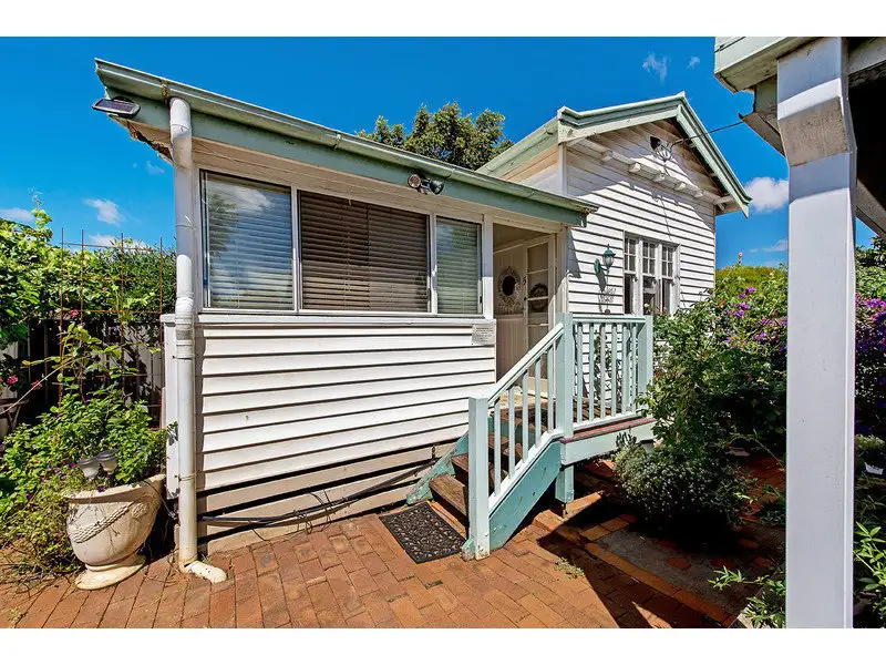 Main view of Homely semi-detached listing, 5 Bruntnell Street, Kearneys Spring QLD 4350