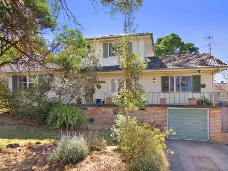 17 Richardson Avenue, Armidale NSW 2350