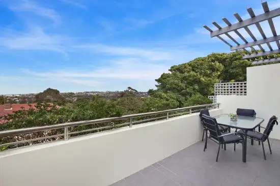 Main view of Homely unit listing, 2/694-696 Old South Head Road, Rose Bay NSW 2029