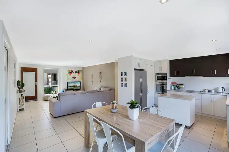 3/7 Whichello Street, Newtown QLD 4350