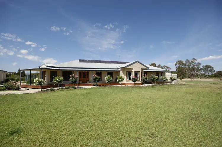 121 Riverview Dr, Deniliquin NSW 2710