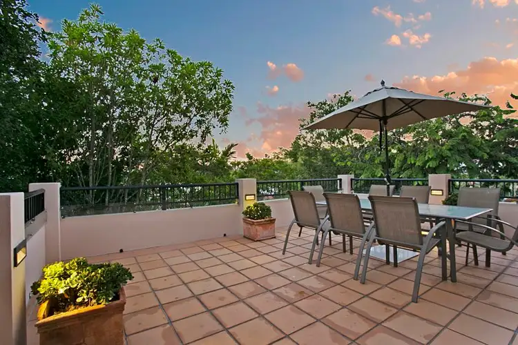 1/33 Sisley Street, St Lucia QLD 4067