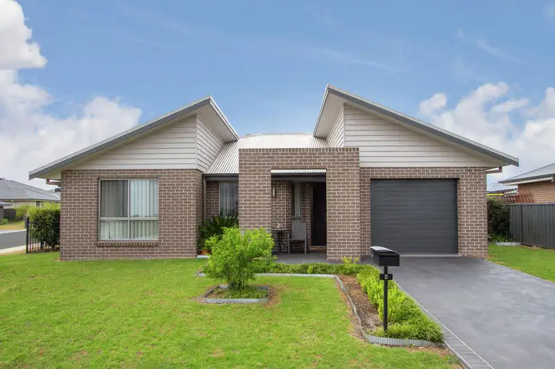 Main view of Homely house listing, 5 Semillon Drive, Tamworth NSW 2340