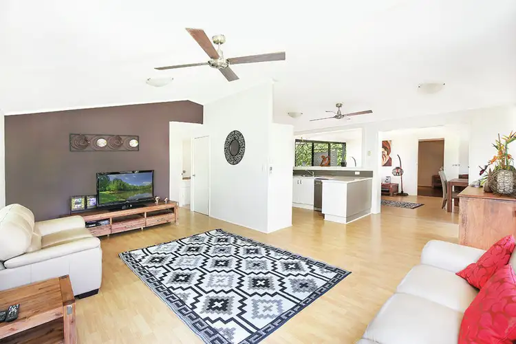 27 Lapoinya Crescent, Warana QLD 4575