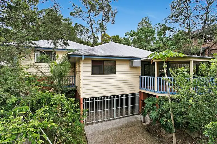 4 Nankoor St, Chapel Hill QLD 4069
