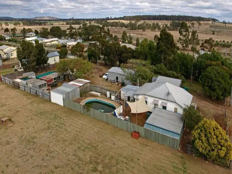 16 Victoria Street, Goombungee QLD 4354