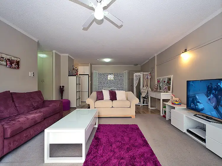 2/18 Queen Street, Southport QLD 4215