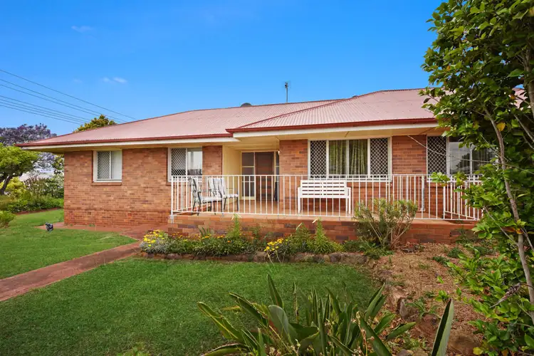 305 West Street, Harristown QLD 4350