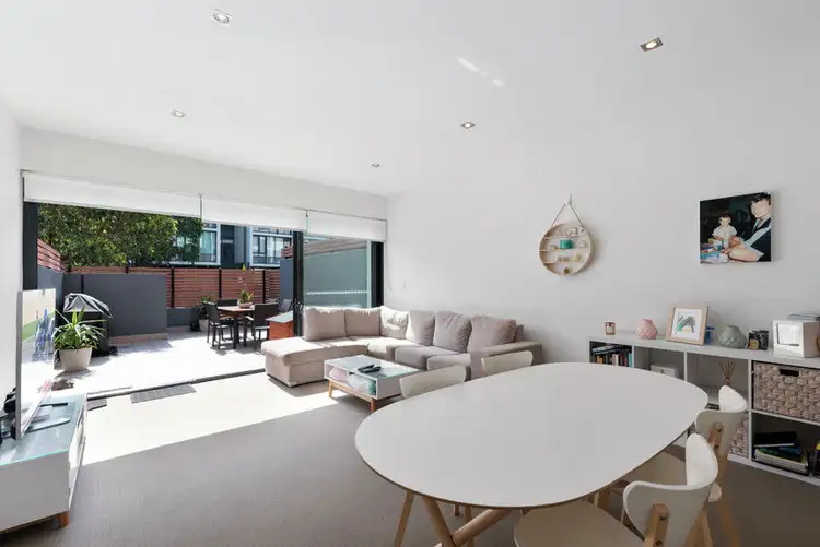 2/57 Rothschild Avenue, Rosebery NSW 2018