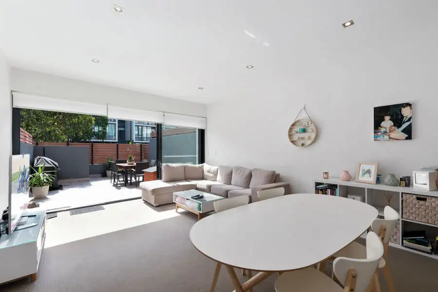 Main view of Homely unit listing, 2/57 Rothschild Avenue, Rosebery NSW 2018