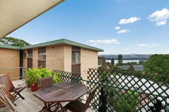18/138-140 Albany Street, Point Frederick NSW 2250