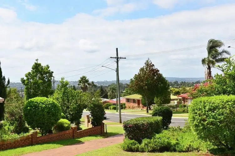 13 Traminer Drive, Wilsonton QLD 4350