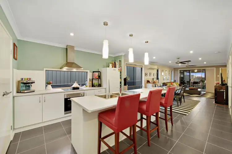 1/8 Smythe Drive, Highfields QLD 4352