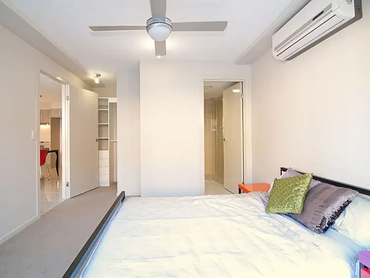 Fifth view of Homely unit listing, 6/36 Third Ave, Sandgate QLD 4017
