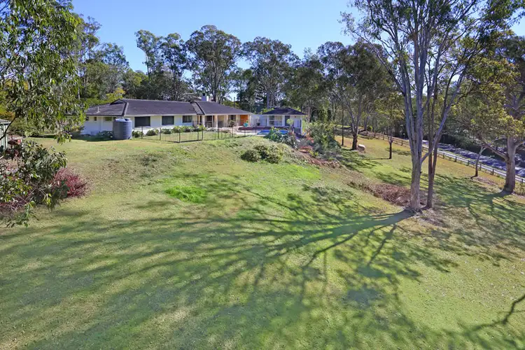 35 Boscombe Road, Brookfield QLD 4069
